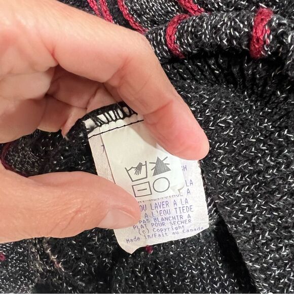 Vintage Tundra Canada Coogi Style 3D Knit Sweater - Picture 4 of 10